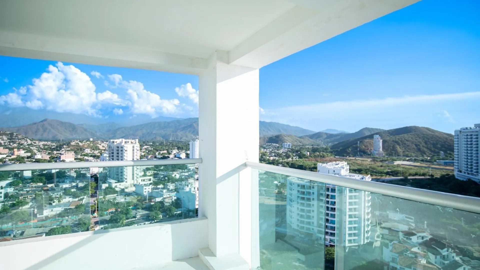 Apartamento 8 Vista Al Mar, Playa Rodadero, Santa Marta Colombia